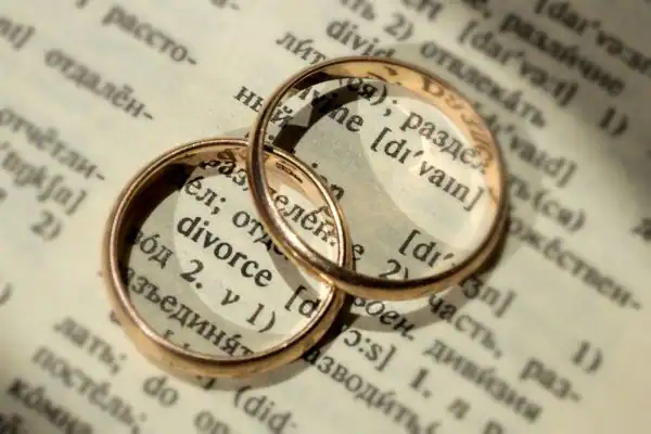 Image of rings removed before divorce mediation Tower Hamlets